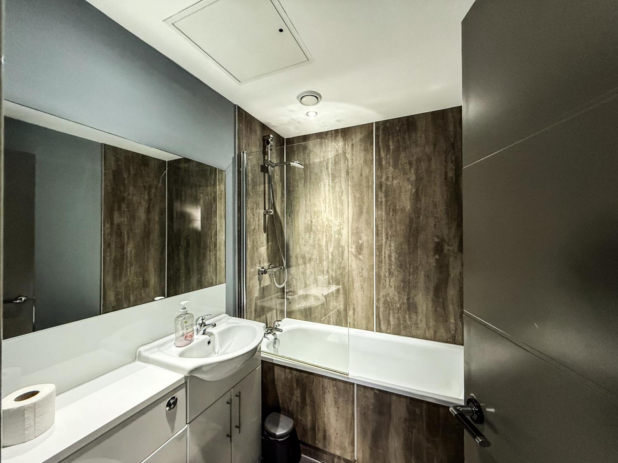 2 Bedroom Apartment In The Heart Of Newcastle - Spacious - Sleeps 7 Buitenkant foto